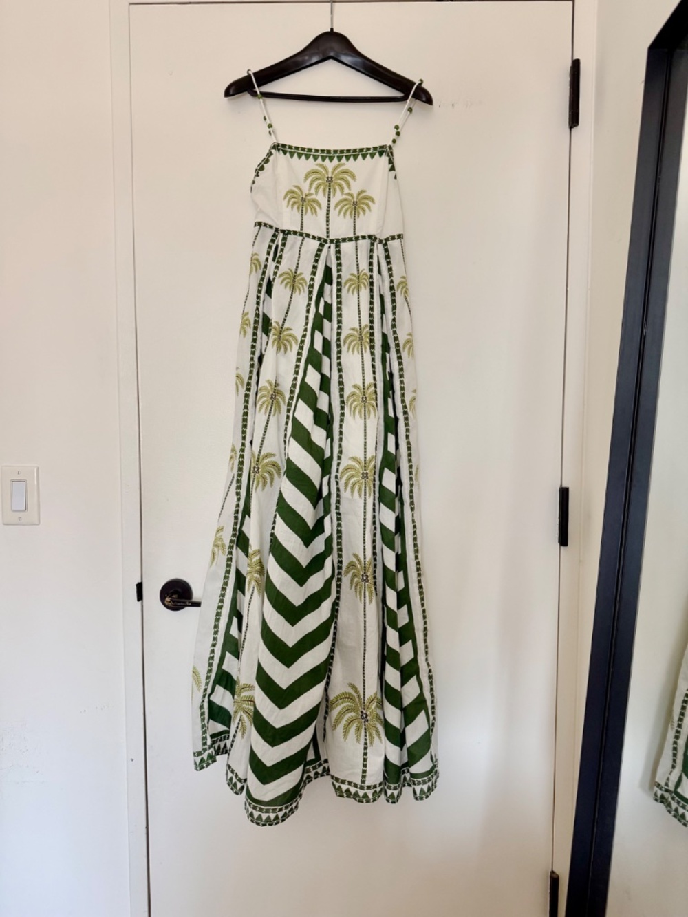 Farm Rio : Off-White Milani Coco-Palm Print Maxi Dress - Picture 2 of 4